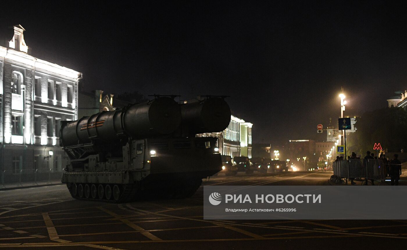 Ночная репетиция парада Победы в Москве