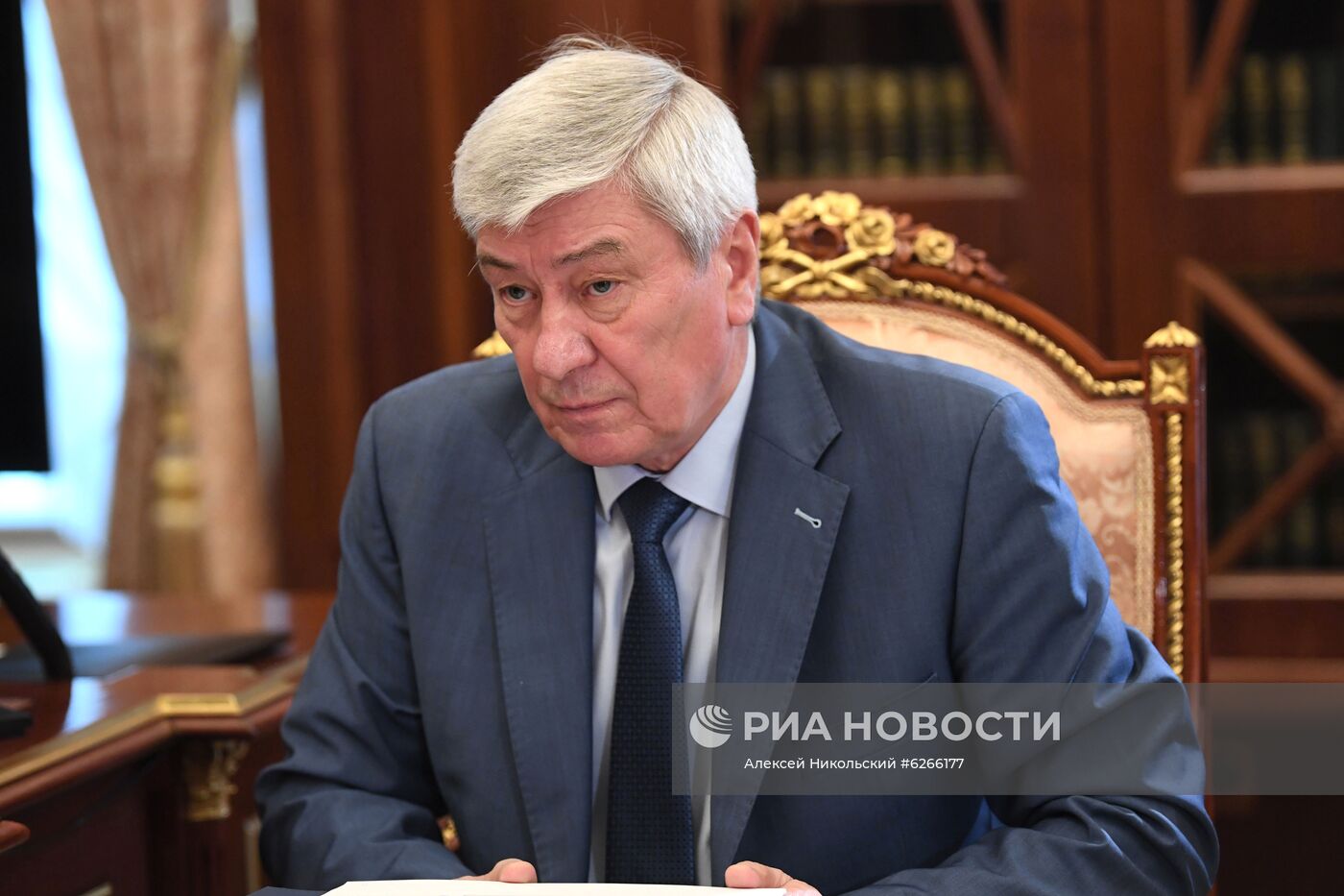 Президент РФ В. Путин встретился с директором Росфинмониторинга Ю. Чиханчиным