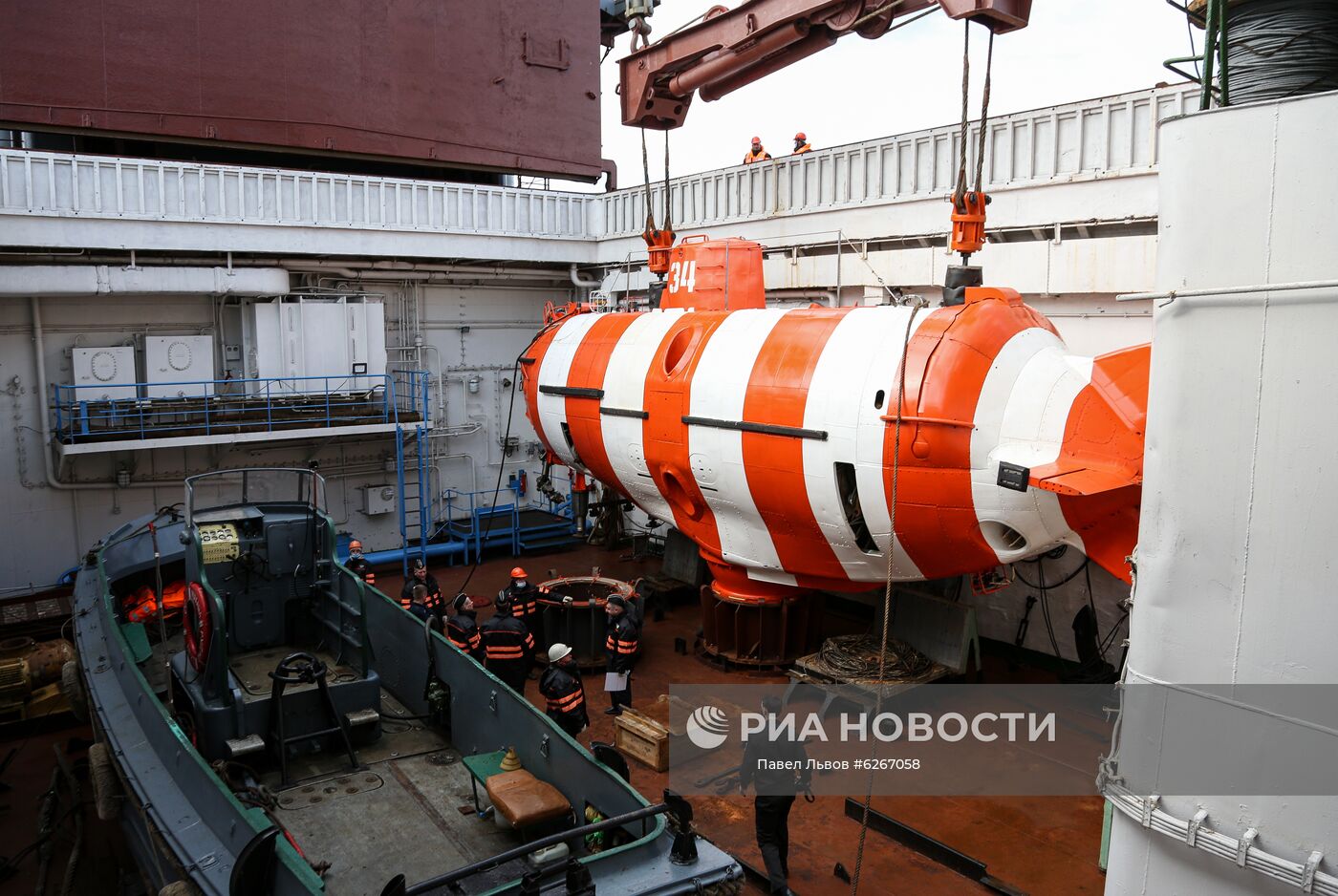 Учения поисково-спасательных сил Северного флота в Баренцевом море