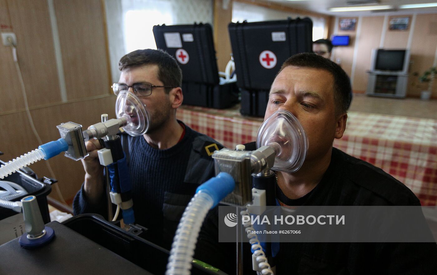 Учения поисково-спасательных сил Северного флота в Баренцевом море