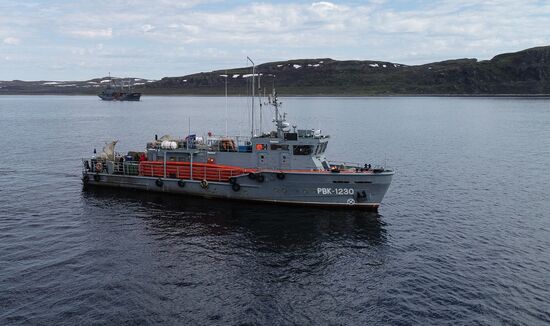 Учения поисково-спасательных сил Северного флота в Баренцевом море