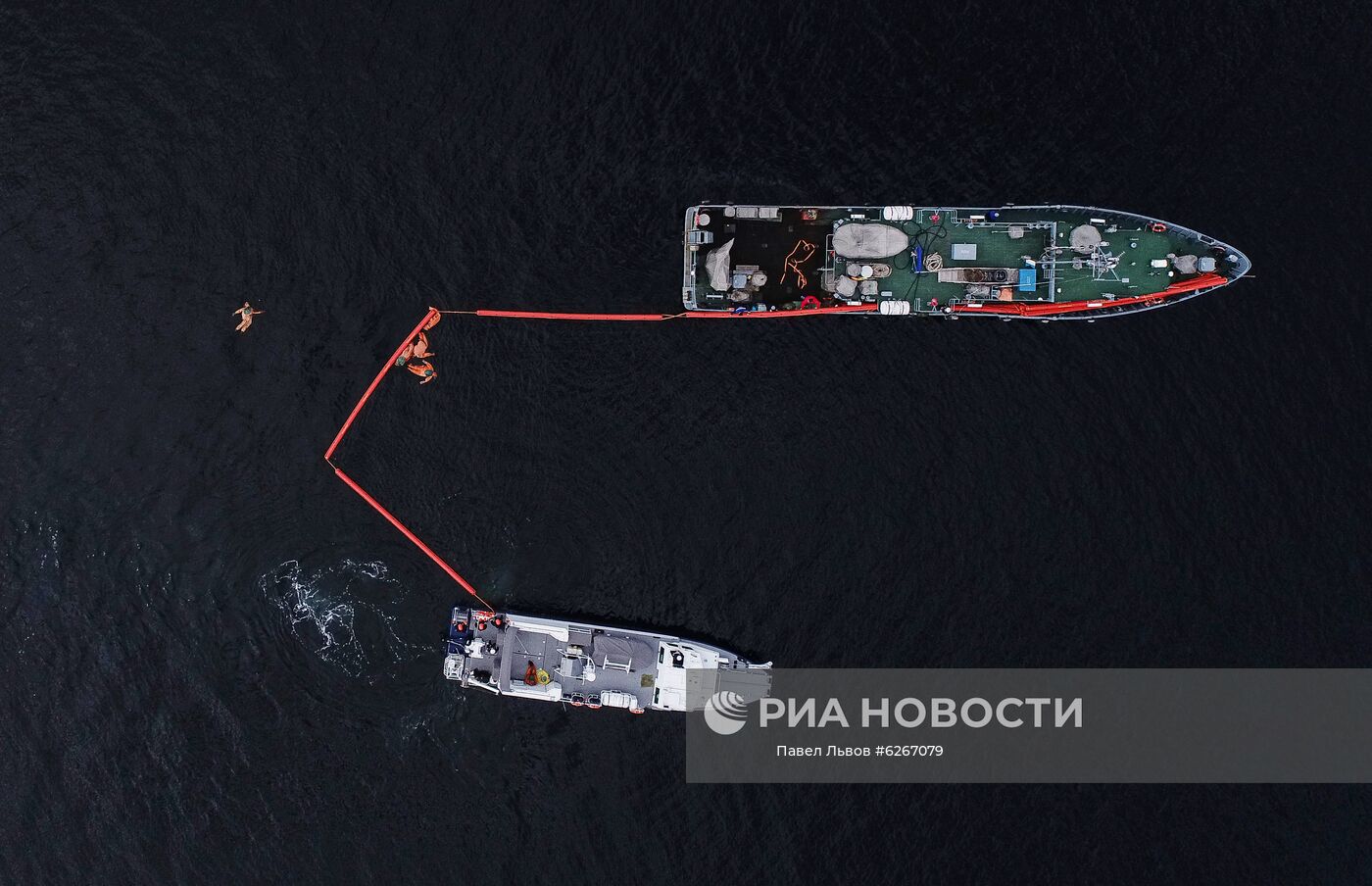 Учения поисково-спасательных сил Северного флота в Баренцевом море
