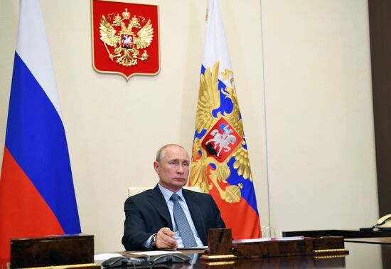 Президент РФ В. Путин провел встречу с представителями пострадавших от пандемии отраслей экономики