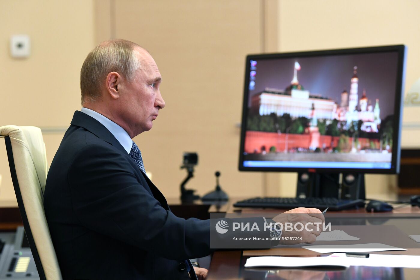 Президент РФ В. Путин провел встречу с представителями пострадавших от пандемии отраслей экономики
