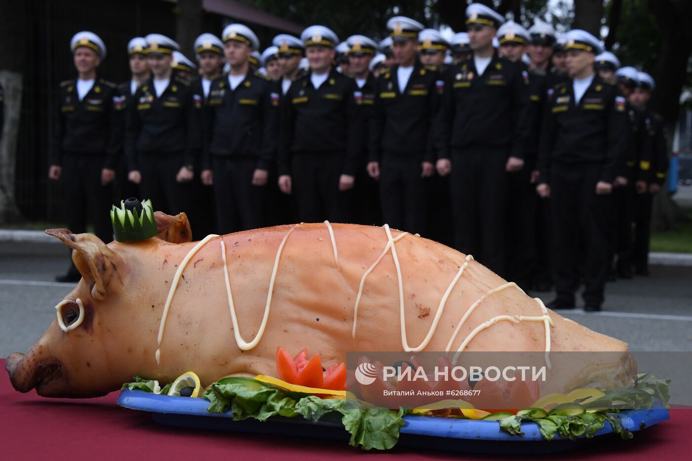 Встреча отряда боевых кораблей "Громкий" и "Совершенный" в порту Владивостока