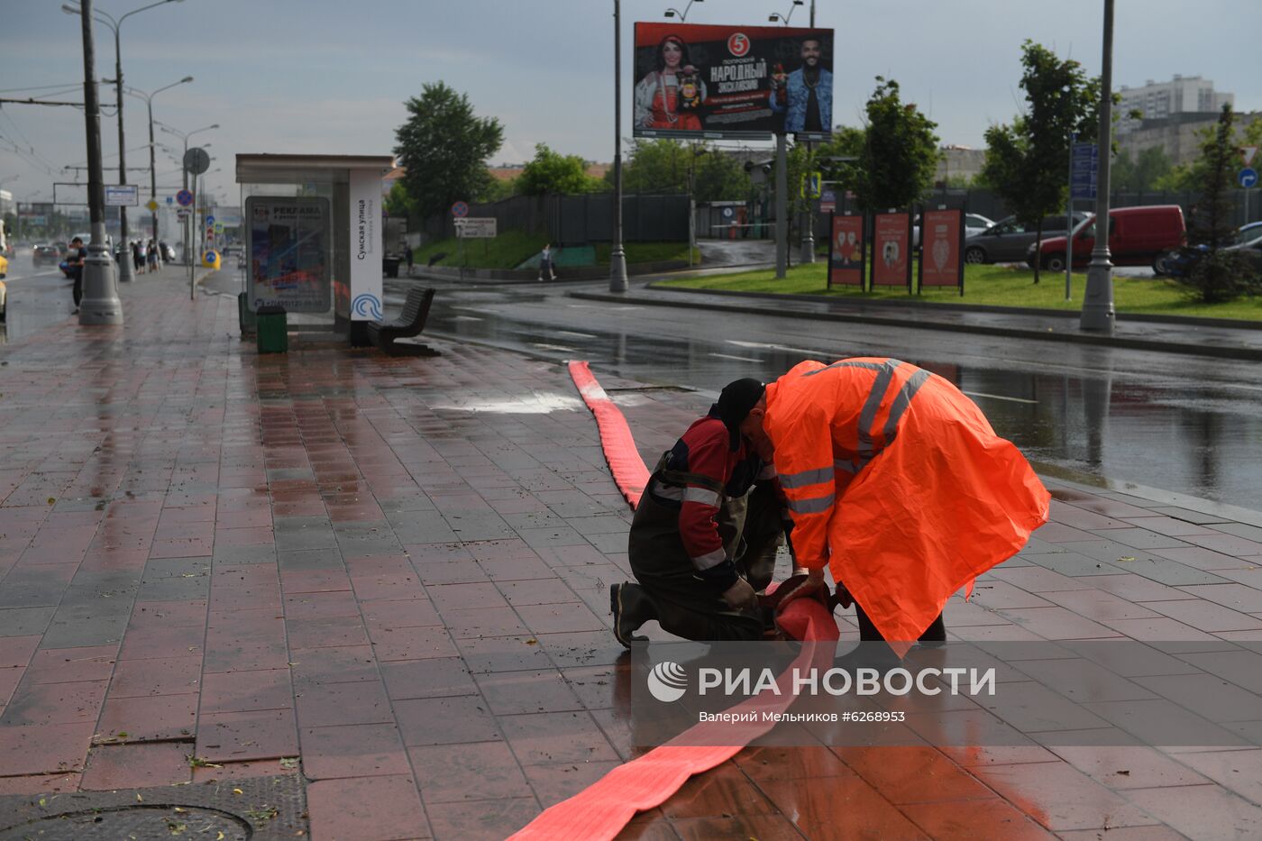 В Москве ливень подтопил часть Варшавского шоссе
