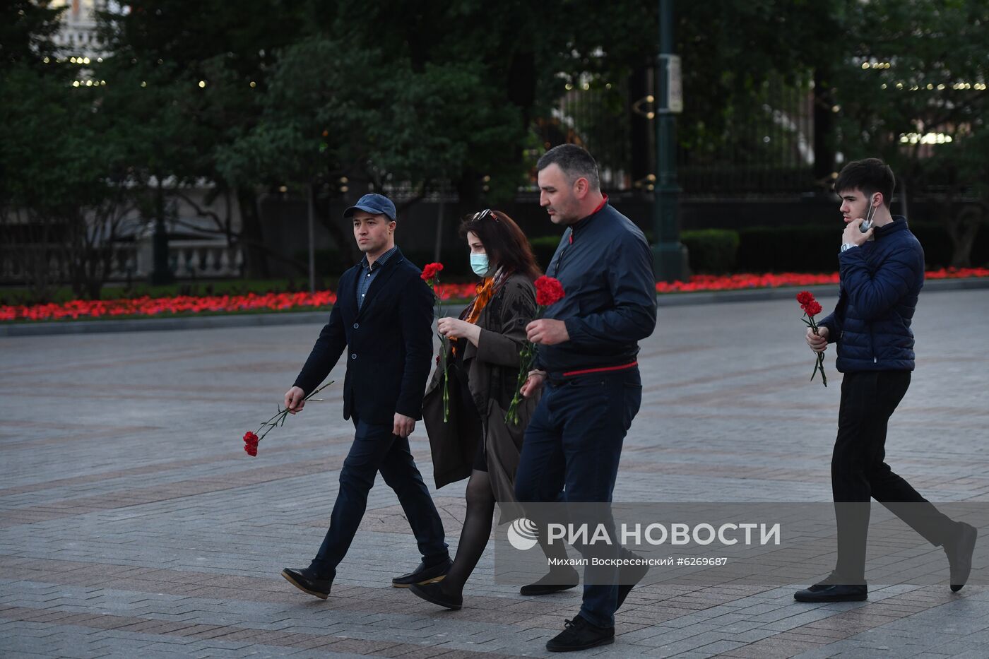 Акция "Вахта памяти. Вечный огонь" в Александровском саду