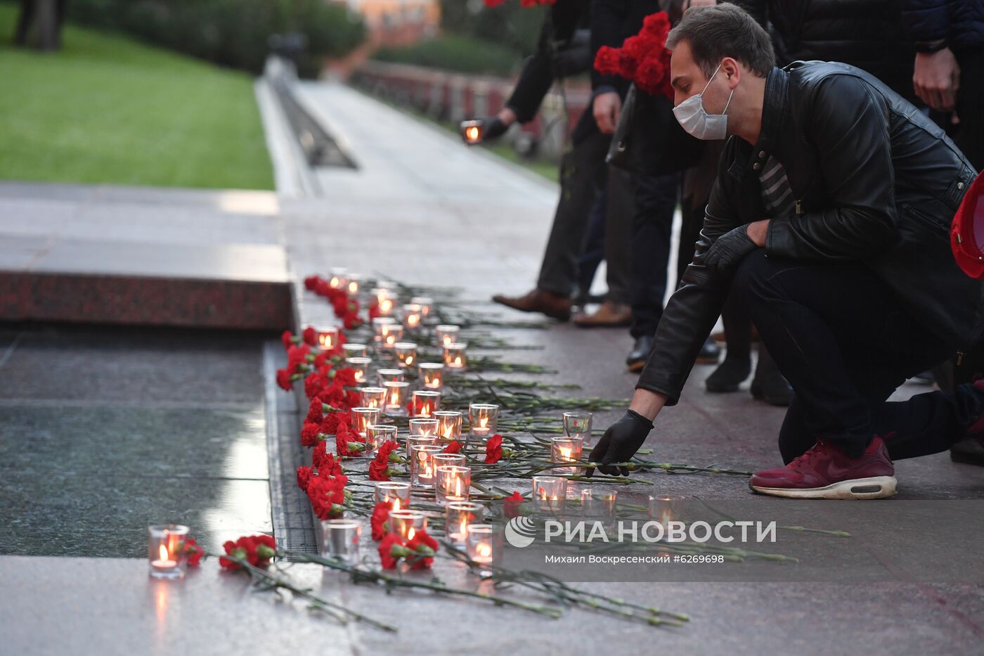 Акция "Вахта памяти. Вечный огонь" в Александровском саду