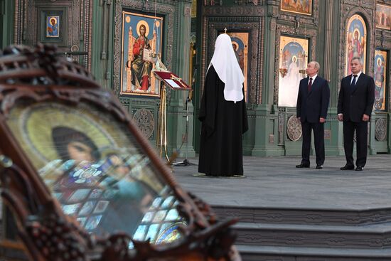 Президент РФ В. Путин посетил главный храм Вооружённых Сил в День памяти и скорби