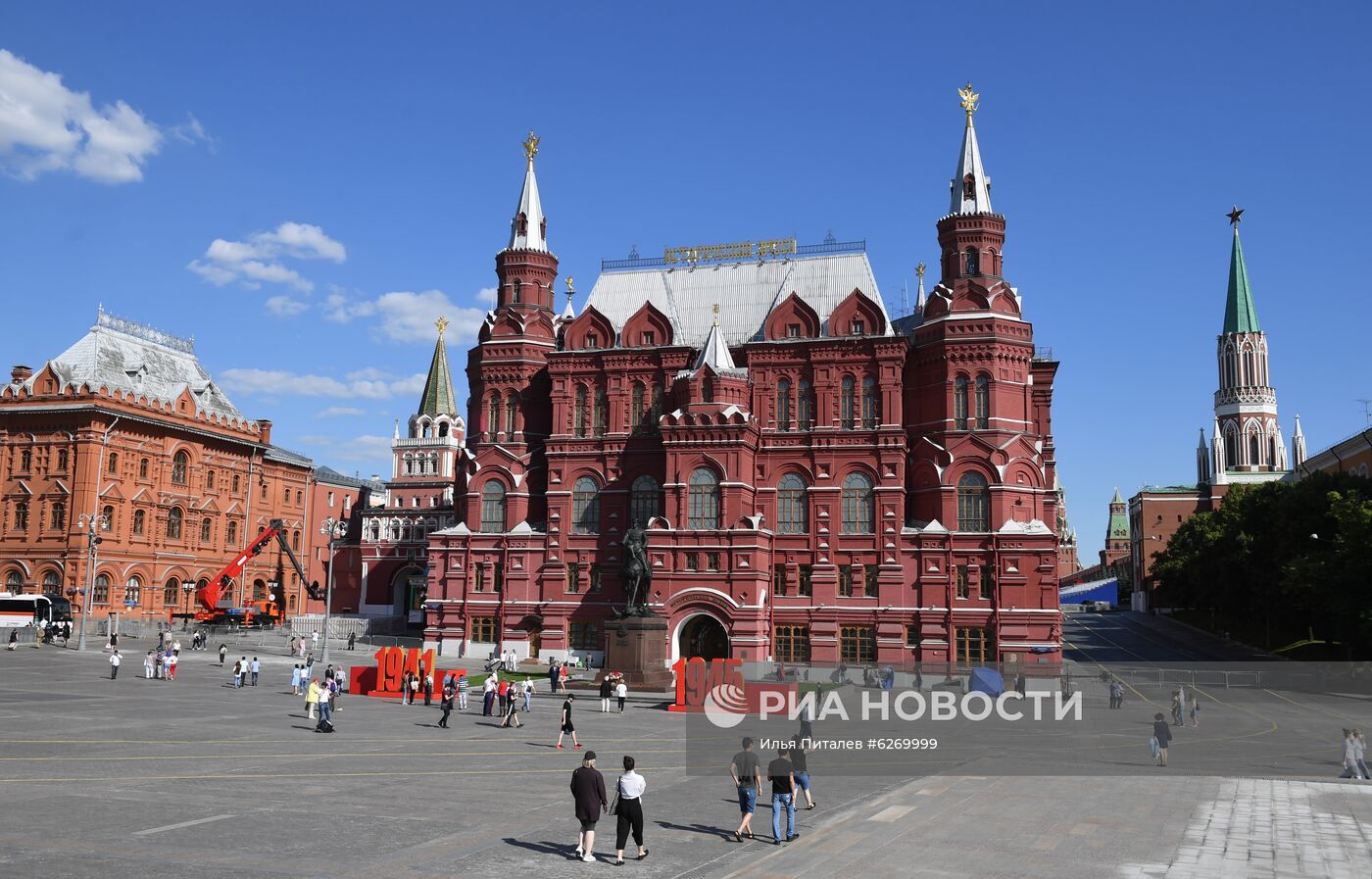 Украшение Москвы к параду Победы