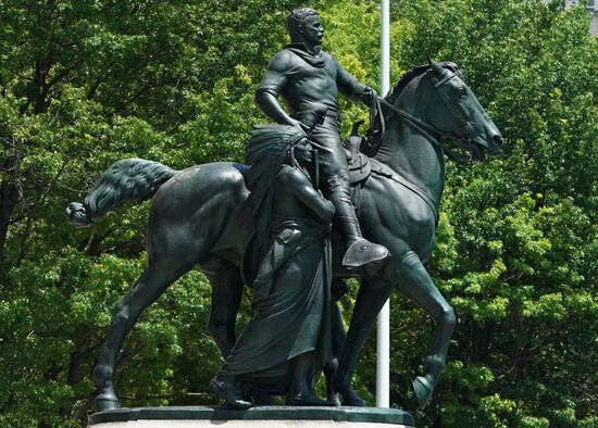 Памятник Теодору Рузвельту в Нью-Йорке