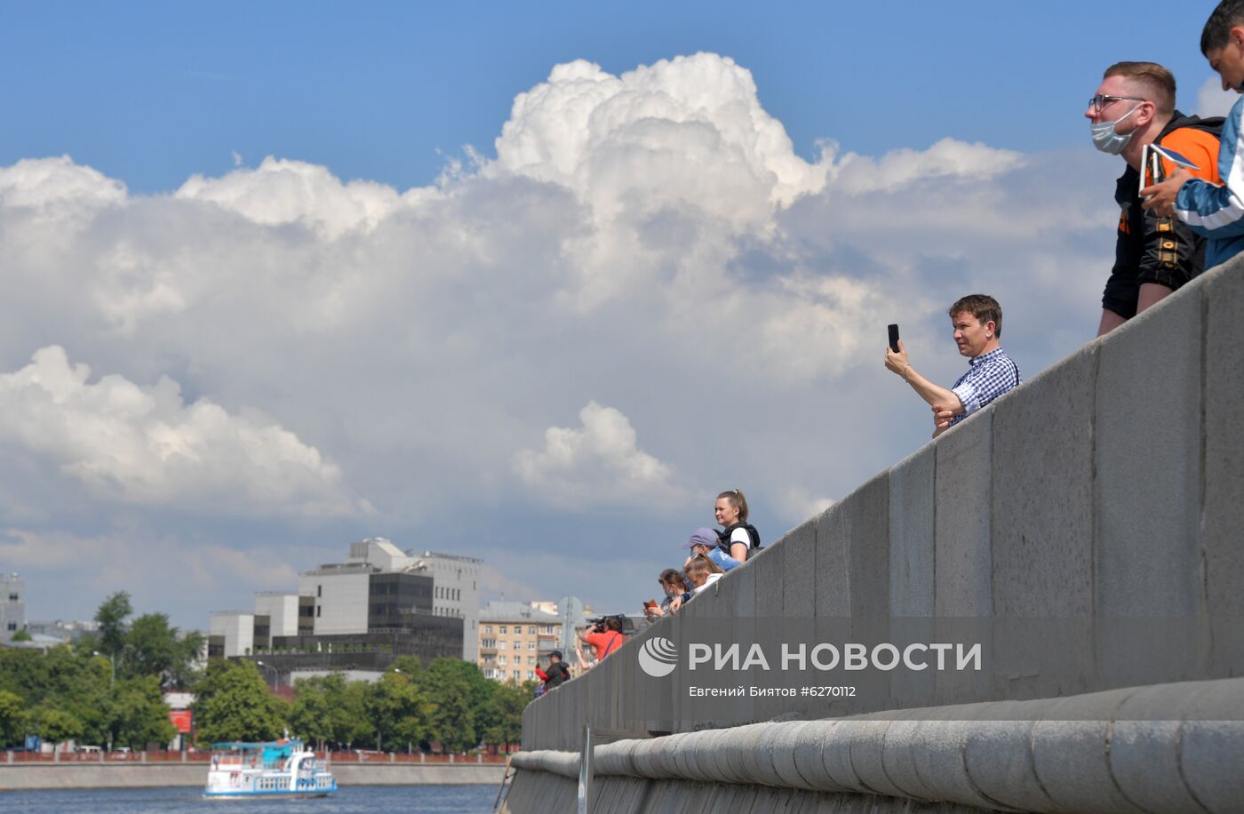 Парад теплоходов в честь открытия пассажирской навигации по Москве-реке 