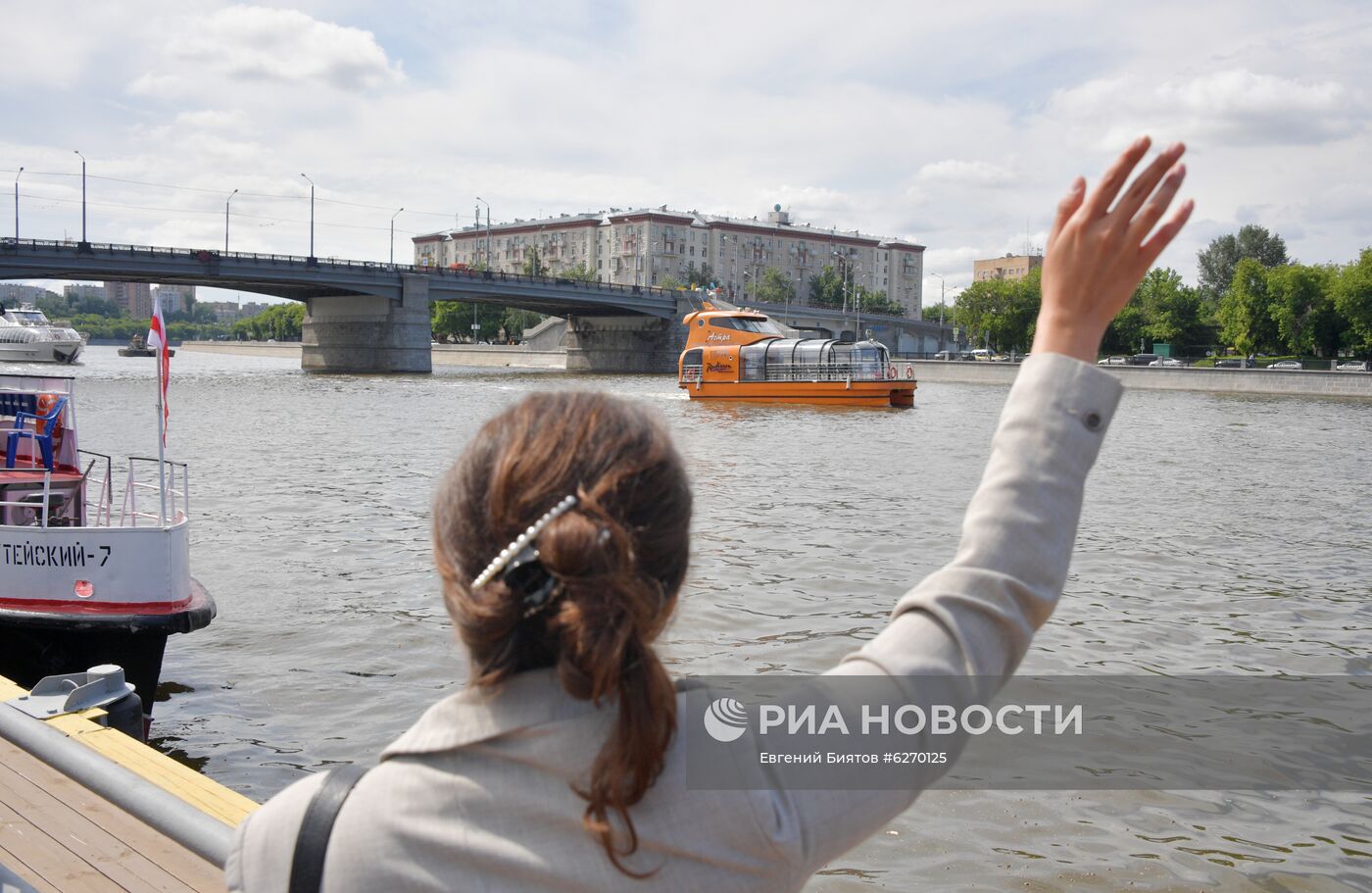 Парад теплоходов в честь открытия пассажирской навигации по Москве-реке 