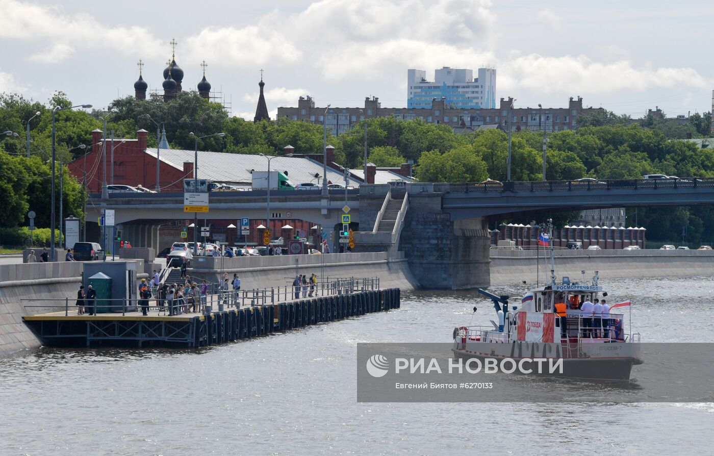 Парад теплоходов в честь открытия пассажирской навигации по Москве-реке 