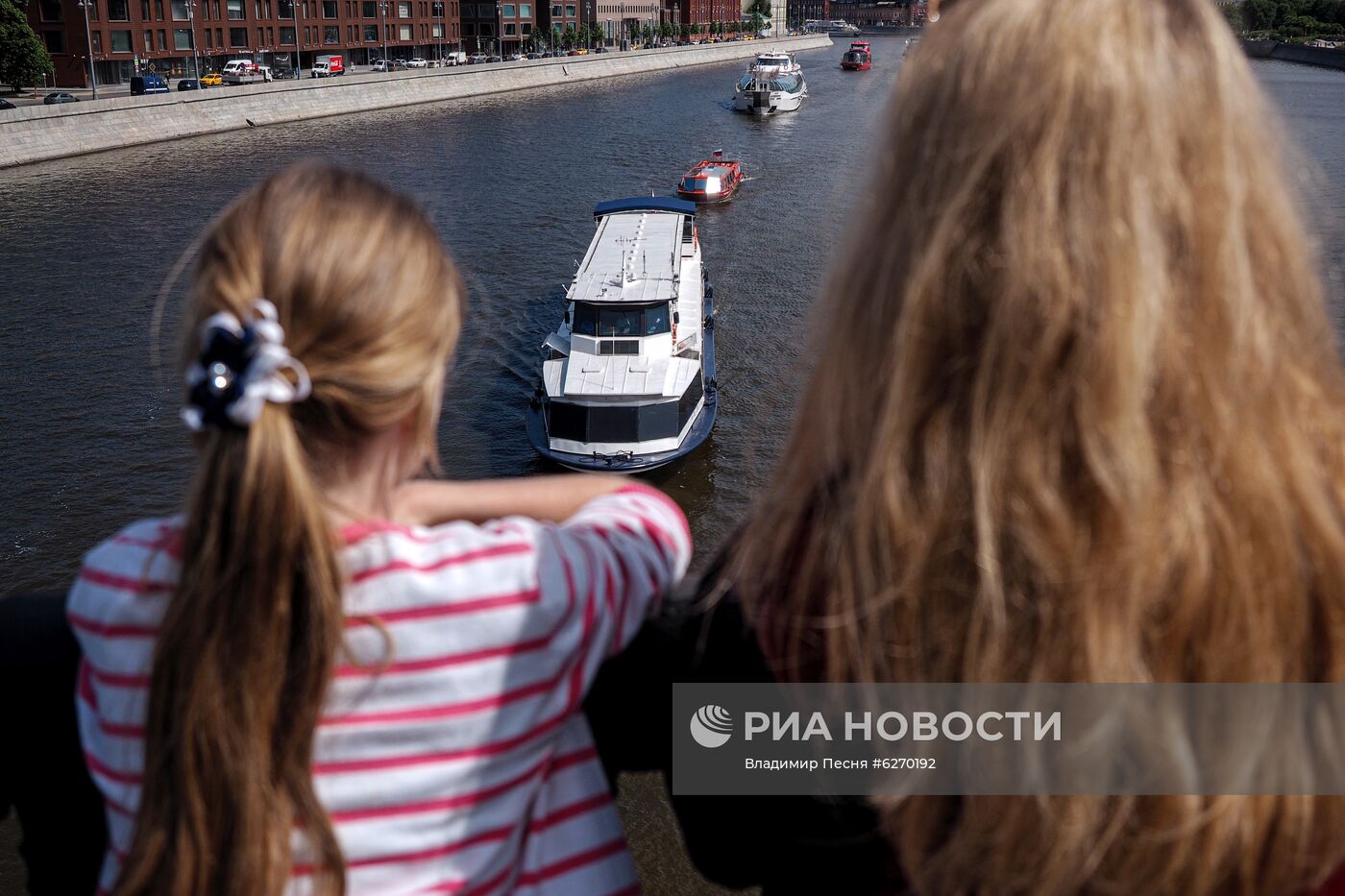 Парад теплоходов в честь открытия пассажирской навигации по Москве-реке 