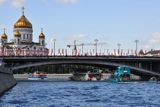 Парад теплоходов в честь открытия пассажирской навигации по Москве-реке