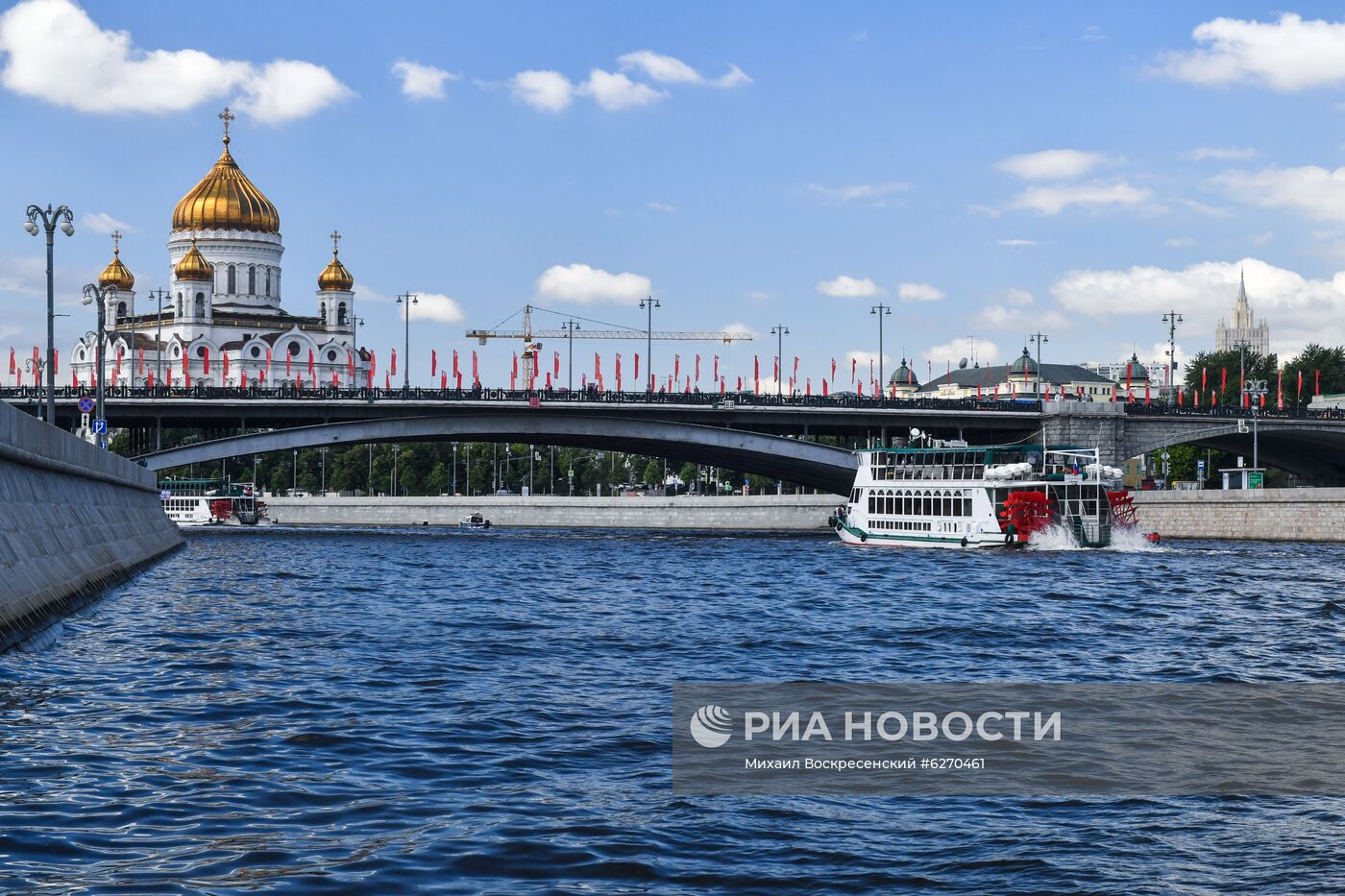 Парад теплоходов в честь открытия пассажирской навигации по Москве-реке