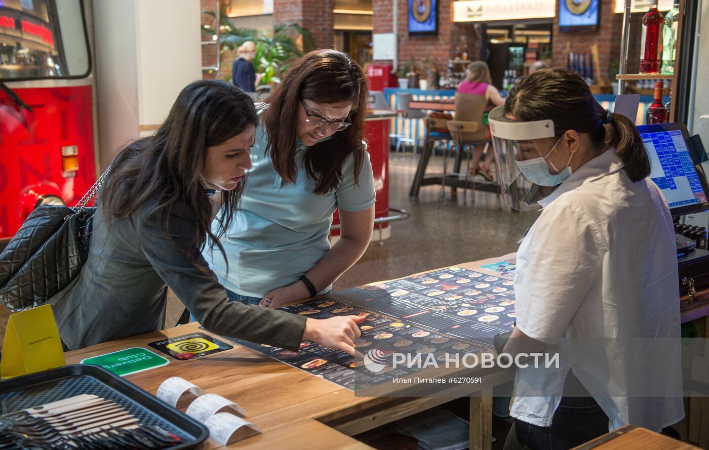 Кафе и рестораны возобновляют работу в полном объеме