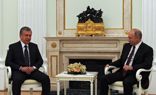 Президент РФ В. Путин встретился с президентом Узбекистана Ш. Мирзиеевым