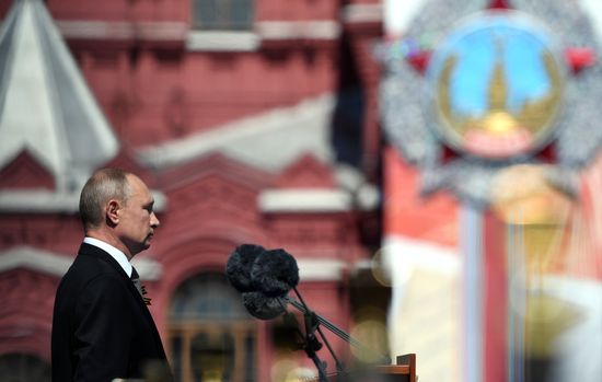 Президент РФ В. Путин принял участие в военном параде в ознаменование 75-летия Победы в Великой Отечественной войне