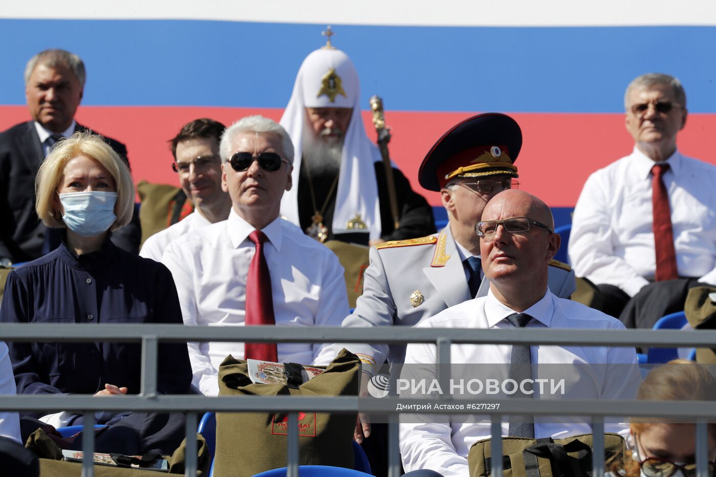 Президент РФ В. Путин принял участие в военном параде в ознаменование 75-летия Победы в Великой Отечественной войне