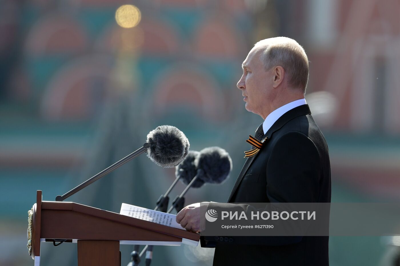 Президент РФ В. Путин принял участие в военном параде в ознаменование 75-летия Победы в Великой Отечественной войне