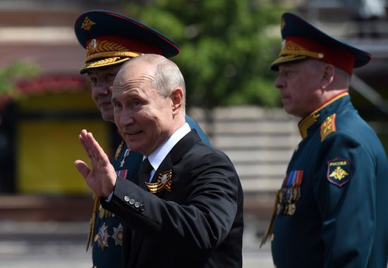 Президент РФ В. Путин принял участие в военном параде в ознаменование 75-летия Победы в Великой Отечественной войне