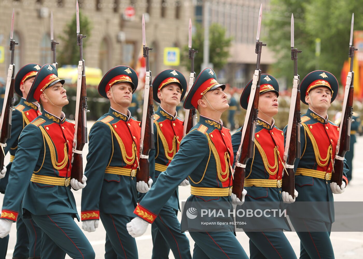 Военный парад в городах России в ознаменование 75-летия Победы