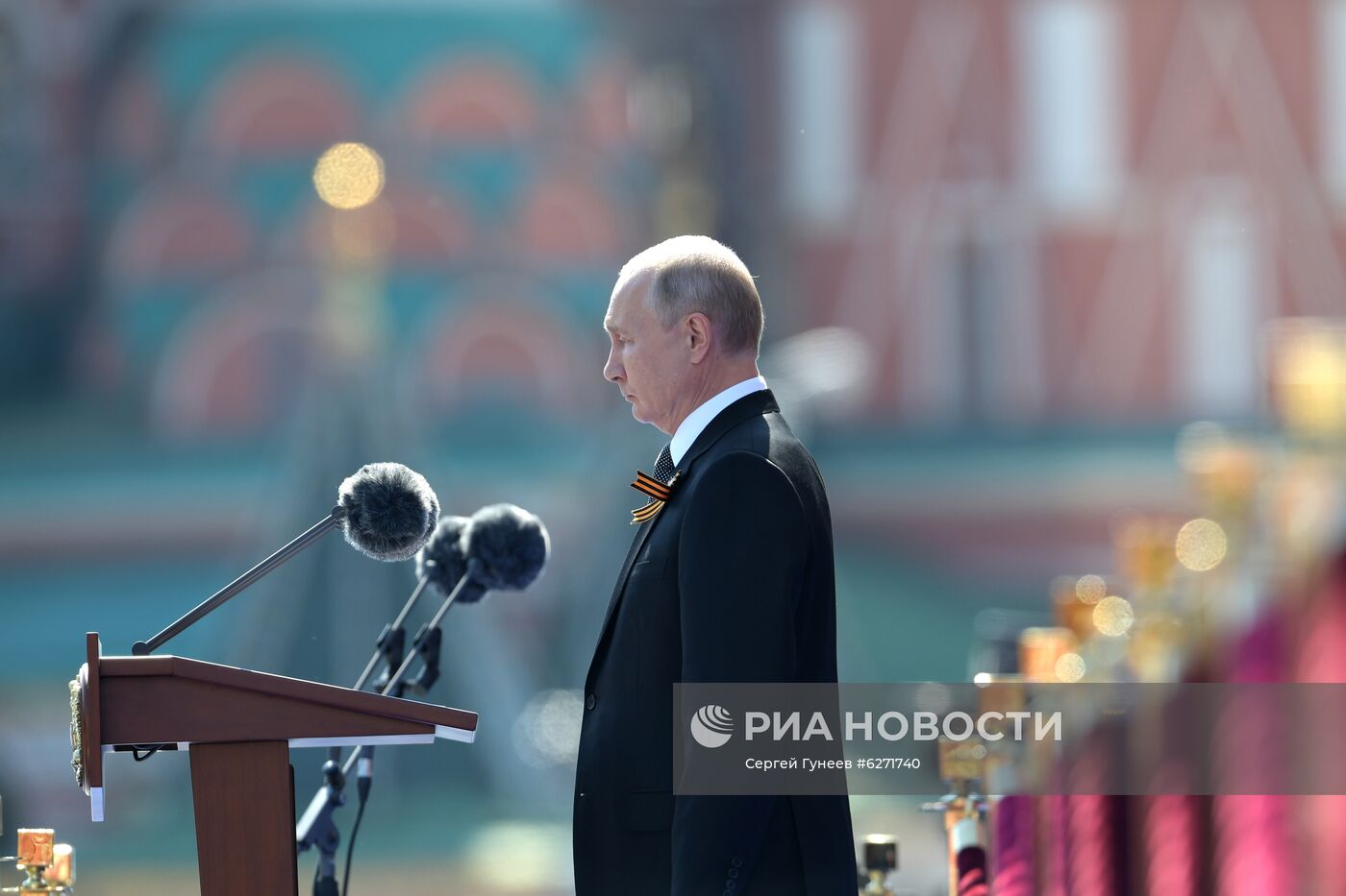 Президент РФ В. Путин принял участие в военном параде в ознаменование 75-летия Победы в Великой Отечественной войне