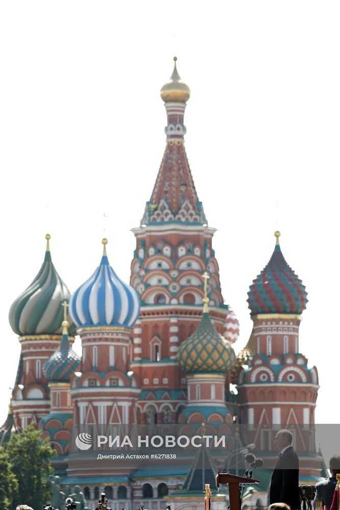 Президент РФ В. Путин принял участие в военном параде в ознаменование 75-летия Победы в Великой Отечественной войне