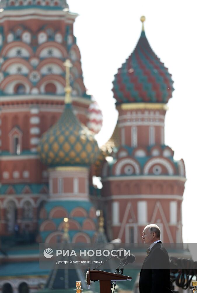 Президент РФ В. Путин принял участие в военном параде в ознаменование 75-летия Победы в Великой Отечественной войне