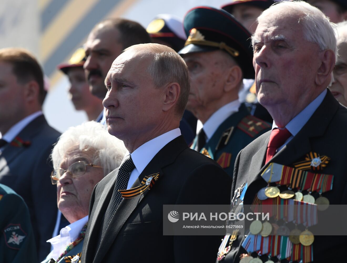 Президент РФ В. Путин принял участие в военном параде в ознаменование 75-летия Победы в Великой Отечественной войне