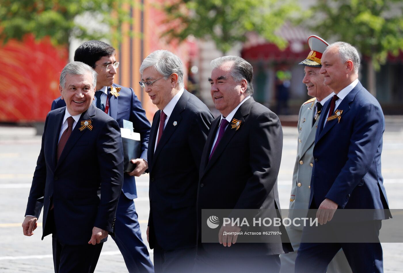 Президент РФ В. Путин принял участие в военном параде в ознаменование 75-летия Победы в Великой Отечественной войне