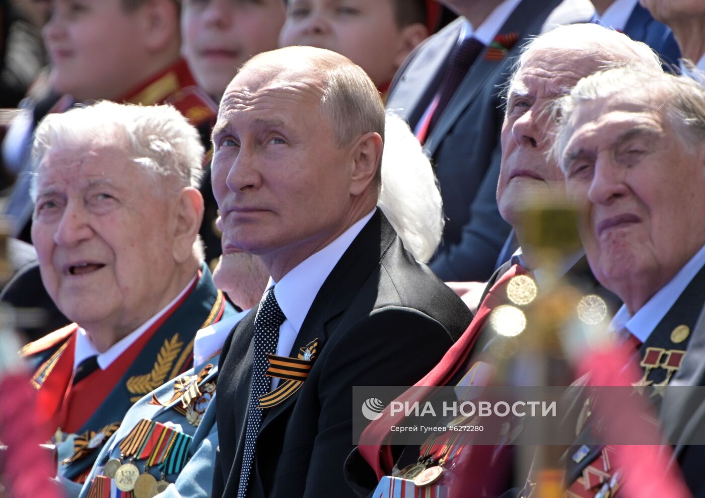 Президент РФ В. Путин принял участие в военном параде в ознаменование 75-летия Победы в Великой Отечественной войне