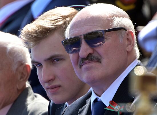 Президент РФ В. Путин принял участие в военном параде в ознаменование 75-летия Победы в Великой Отечественной войне