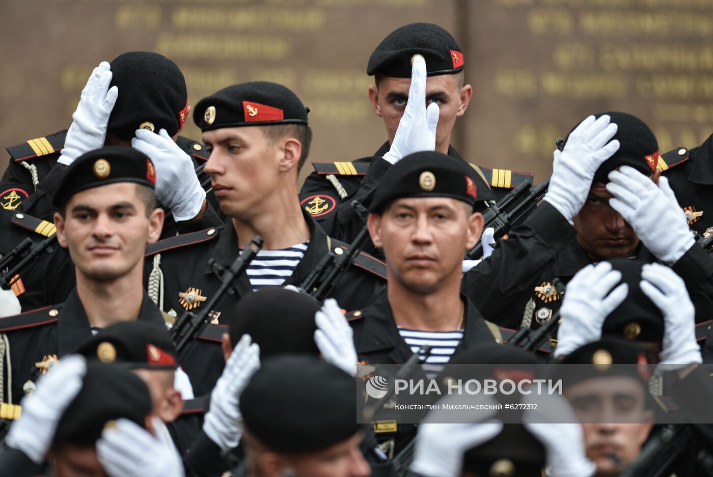 Военный парад в городах России в ознаменование 75-летия Победы