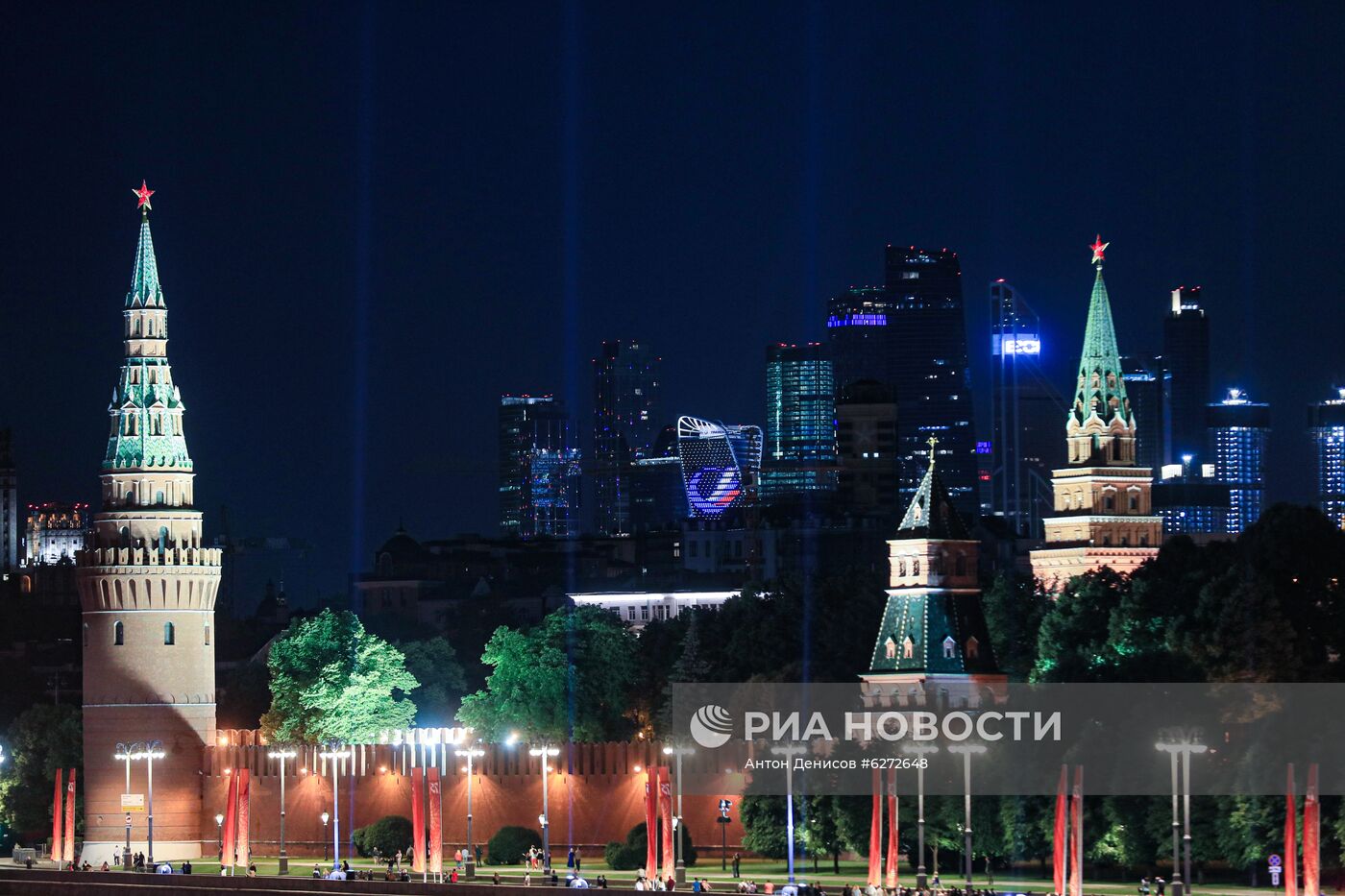 Акция "Лучи Победы" в Москве