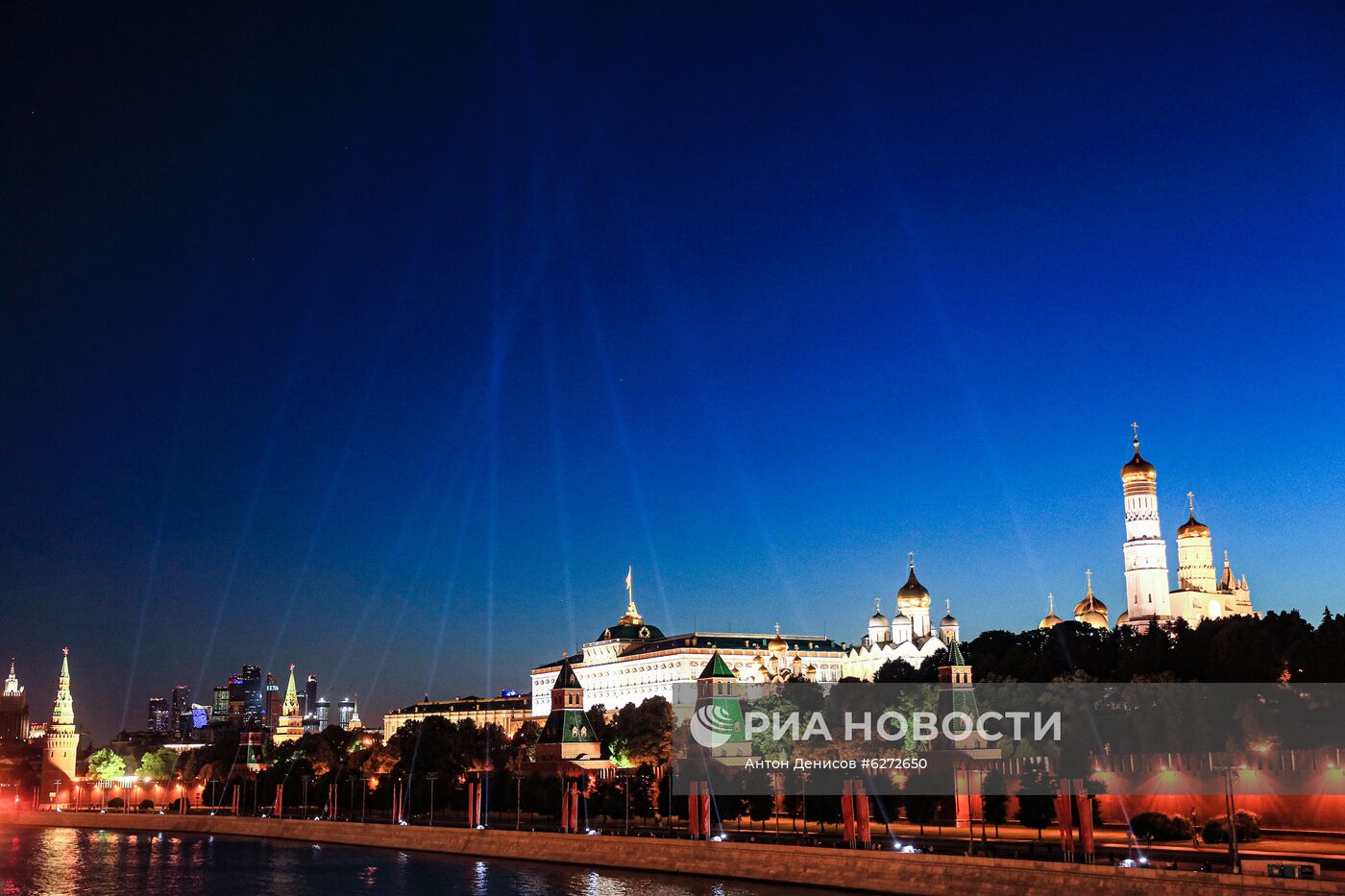 Акция "Лучи Победы" в Москве