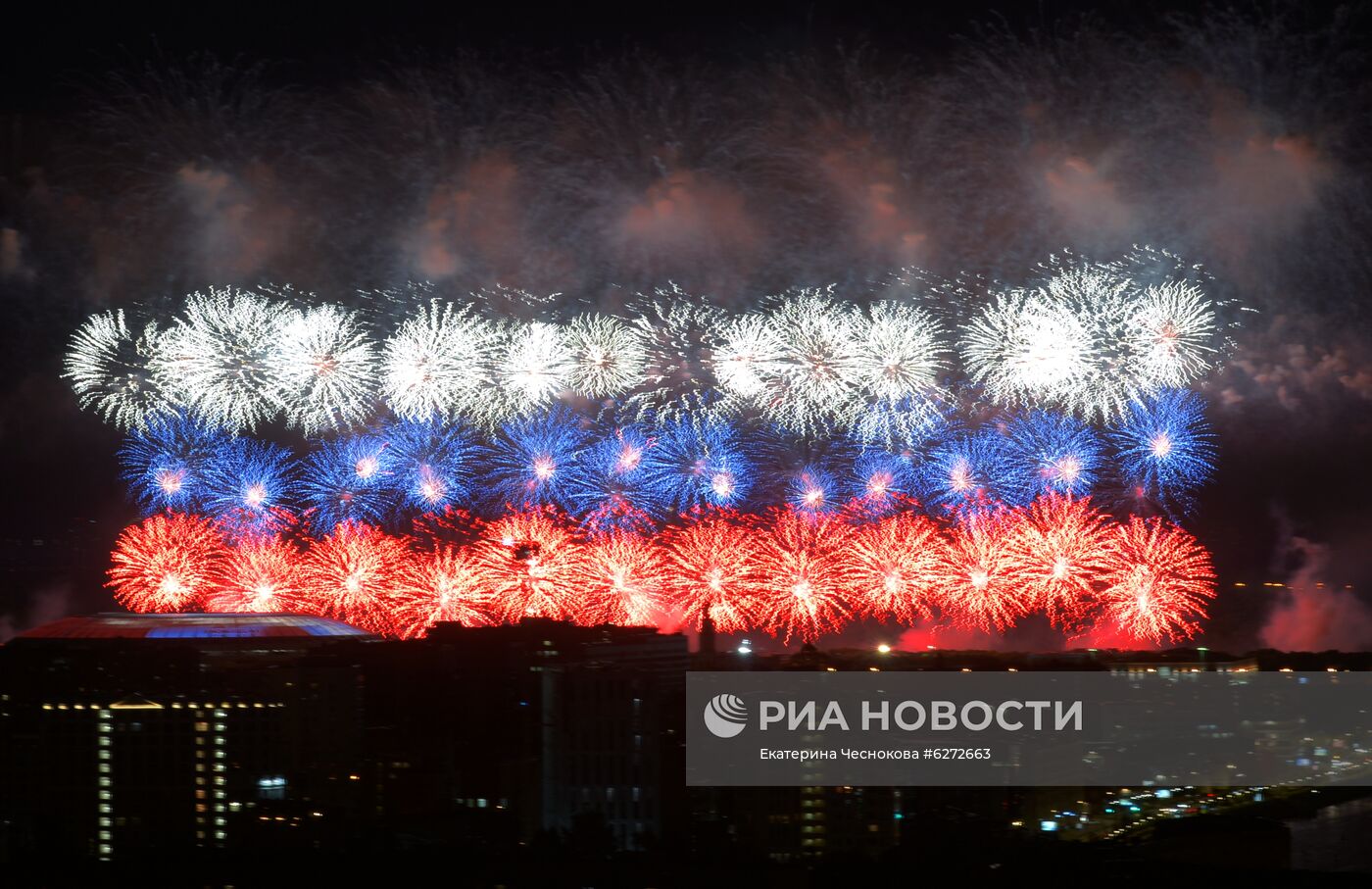 Салют в Москве в ознаменование 75-летия Победы