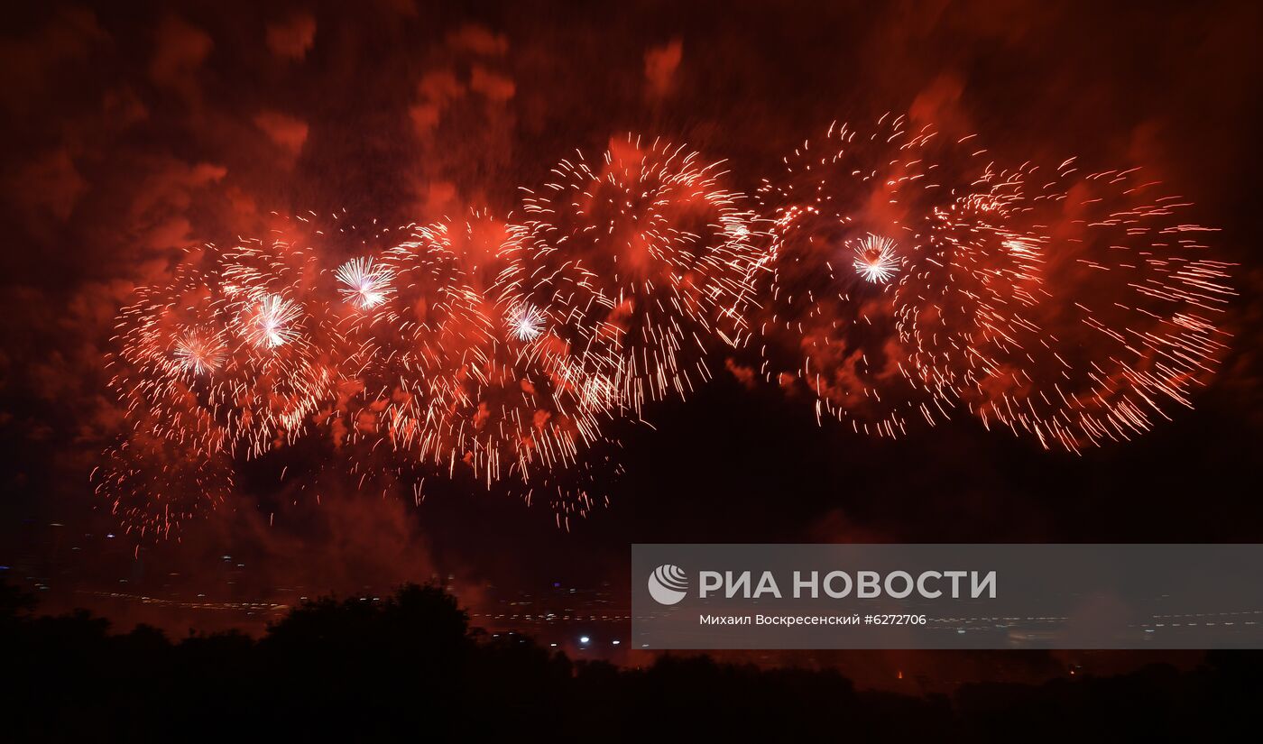 Салют в Москве в ознаменование 75-летия Победы