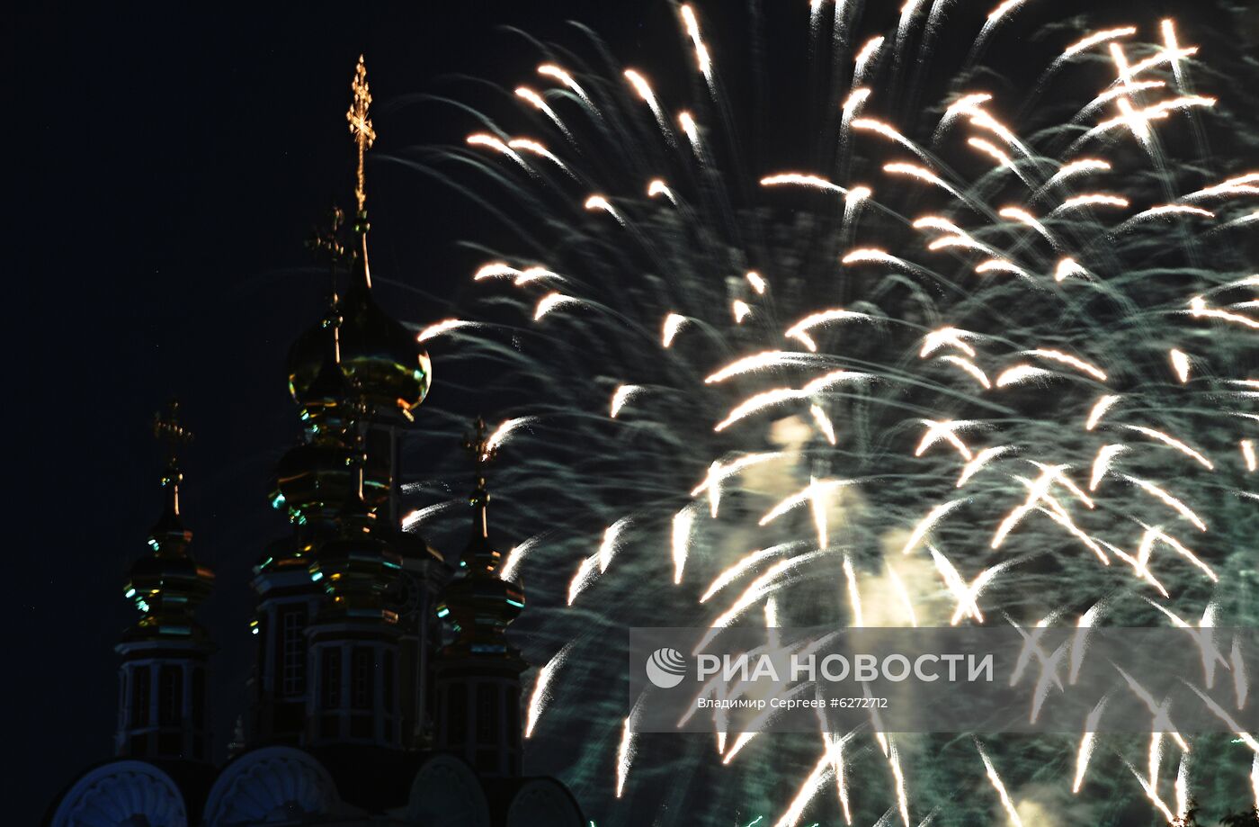 Салют в Москве в ознаменование 75-летия Победы