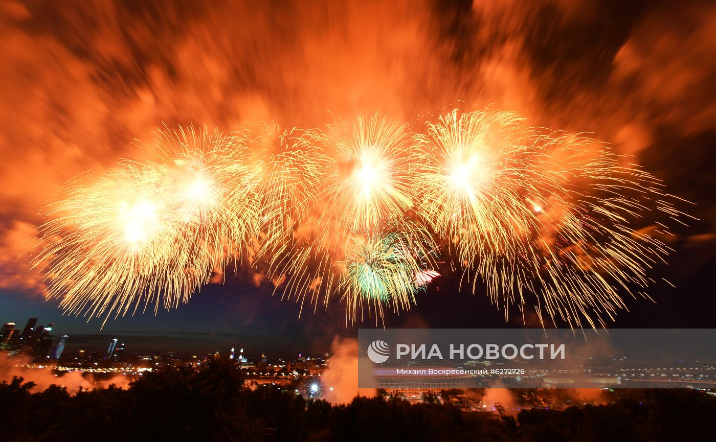 Салют в Москве в ознаменование 75-летия Победы