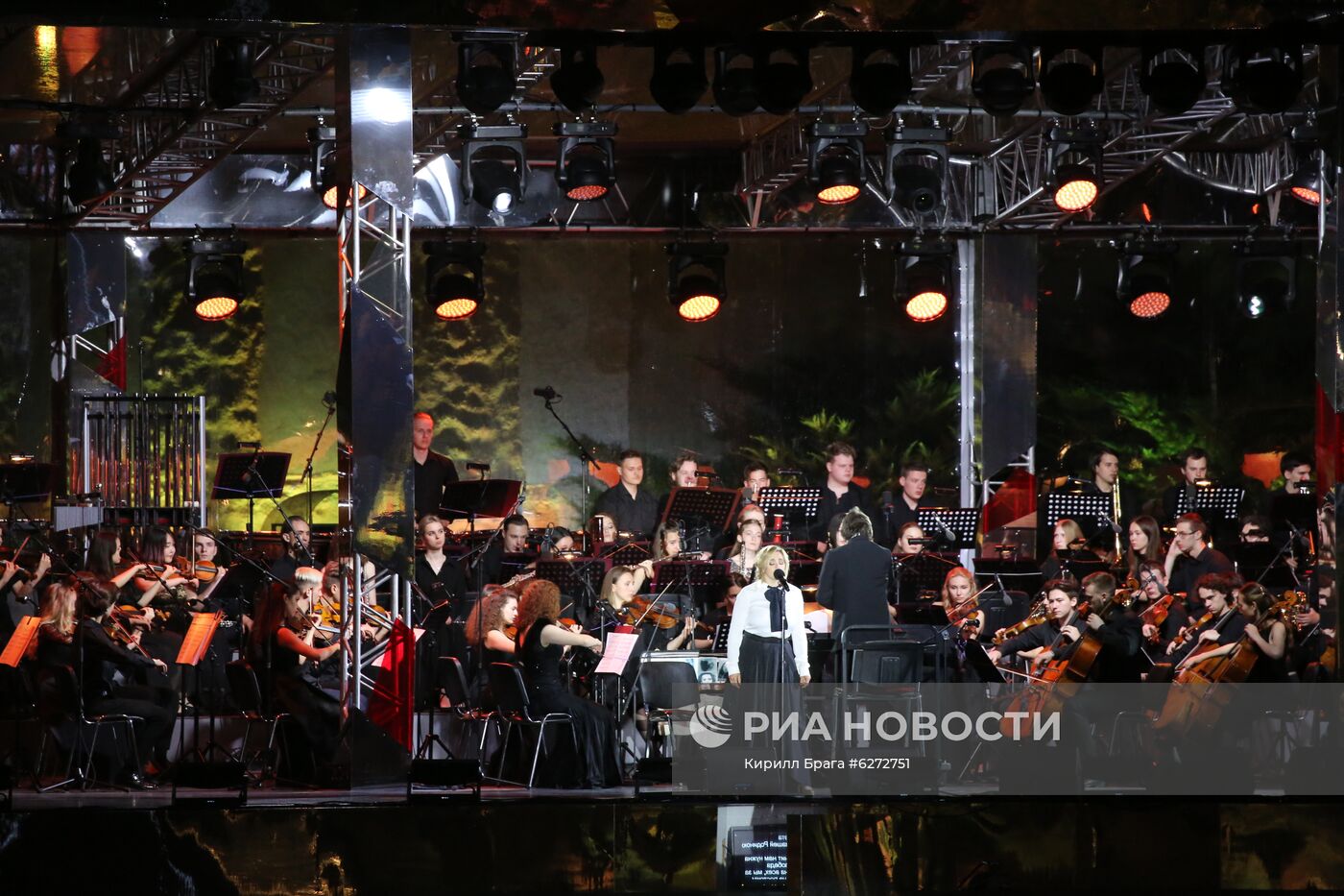 Концерт на Мамаевом кургане в честь 75-летия Победы