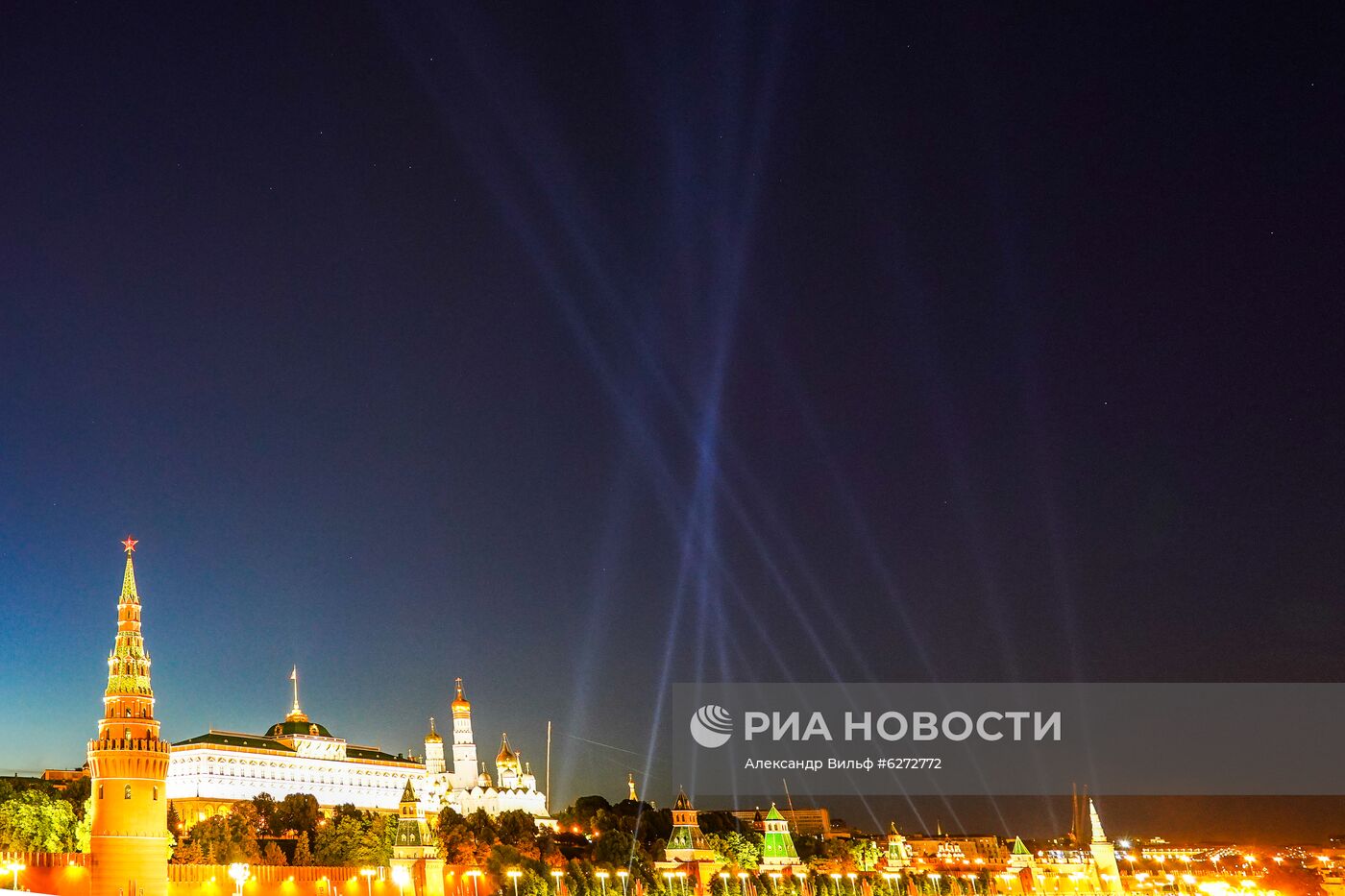 Акция "Лучи Победы" в Москве