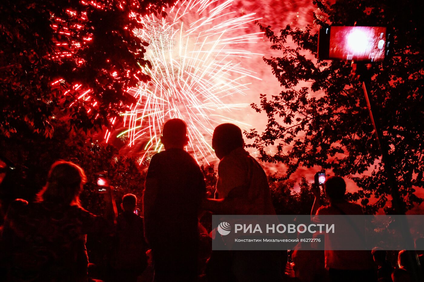 Салют в городах России в ознаменование 75-летия Победы