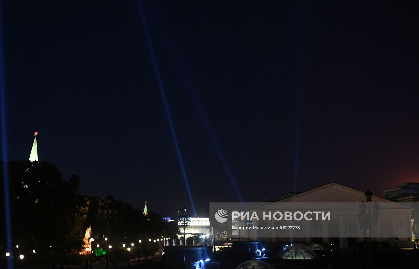 Акция "Лучи Победы" в Москве