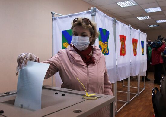 Голосование по внесению поправок в Конституцию РФ в городах России