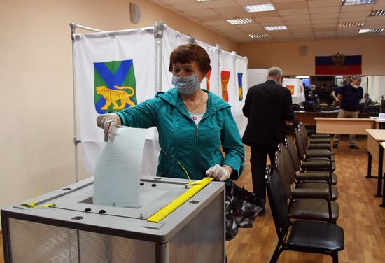 Голосование по внесению поправок в Конституцию РФ в городах России