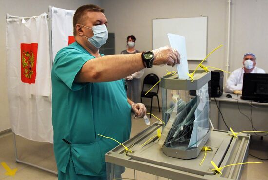 Голосование по внесению поправок в Конституцию РФ в городах России