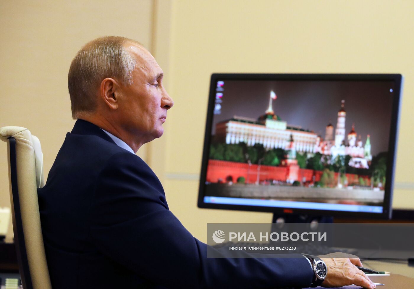 Президент РФ В. Путин встретился с членами Общественной палаты